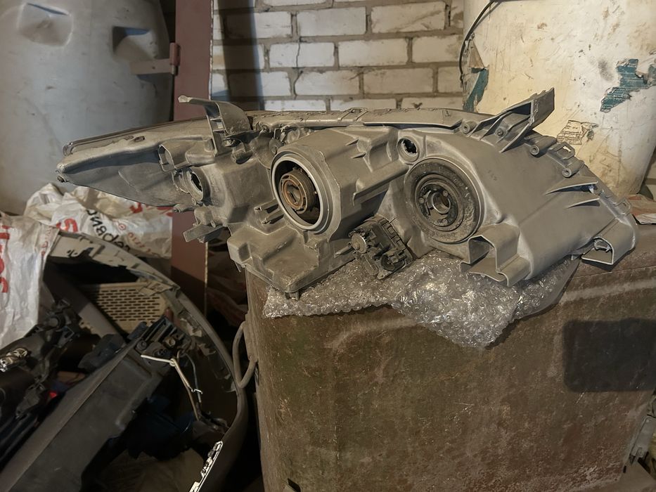 Продам фары левый 40