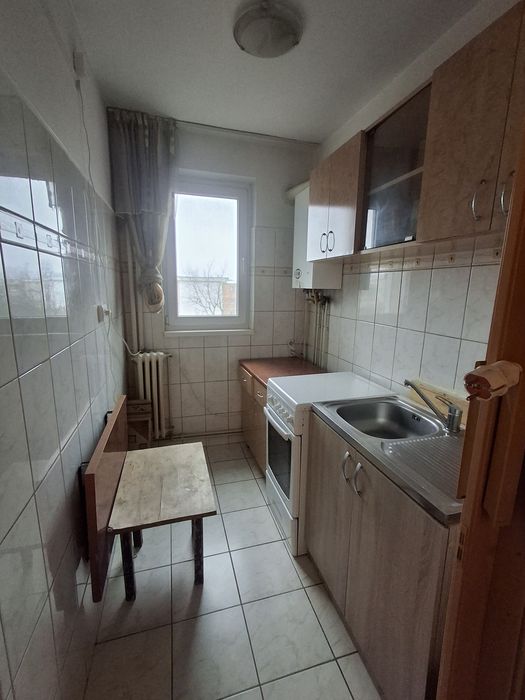 Podu Ros, ap .2 cam, et.4/10, 81500 euro neg