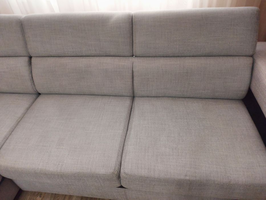 Диван угловой светлый