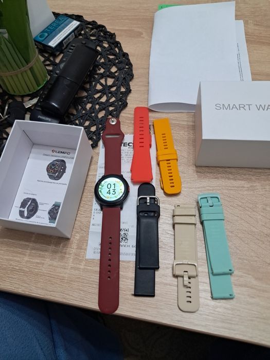 продавам часовник смарт дамски