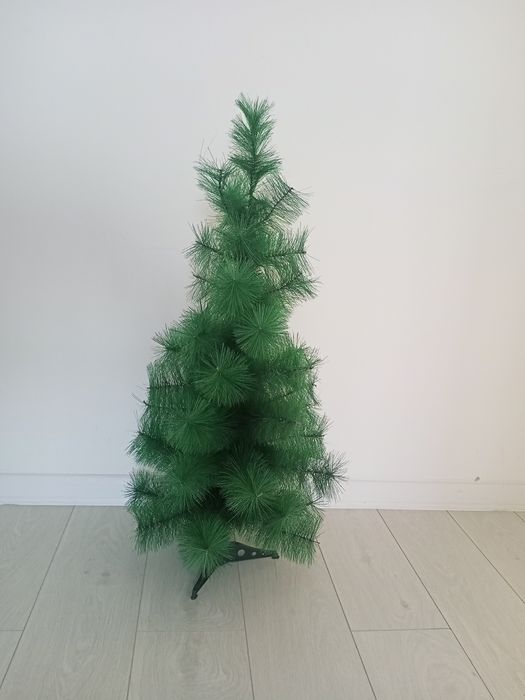 Продам ёлку небольшую