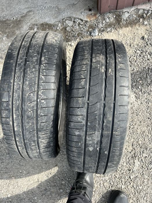 Два колеса баллона резины