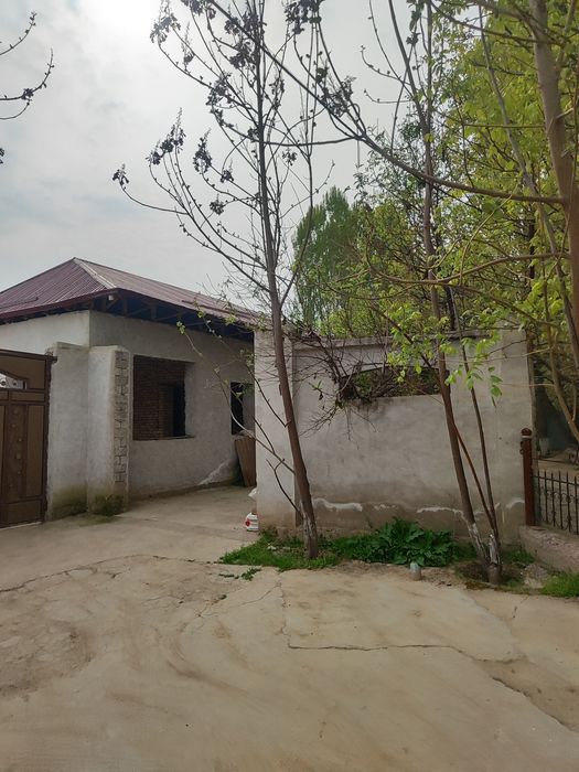 Тезда сотилади Ўртасаройда ховли