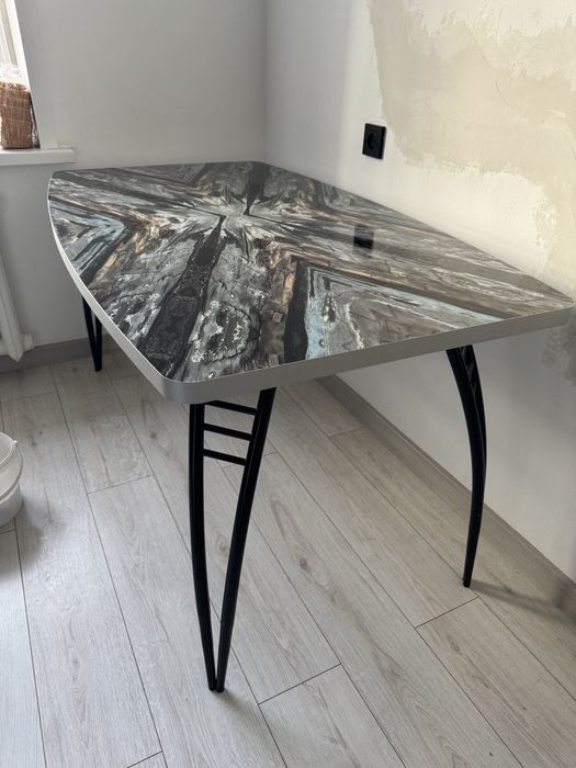 Кухонный стол б/у