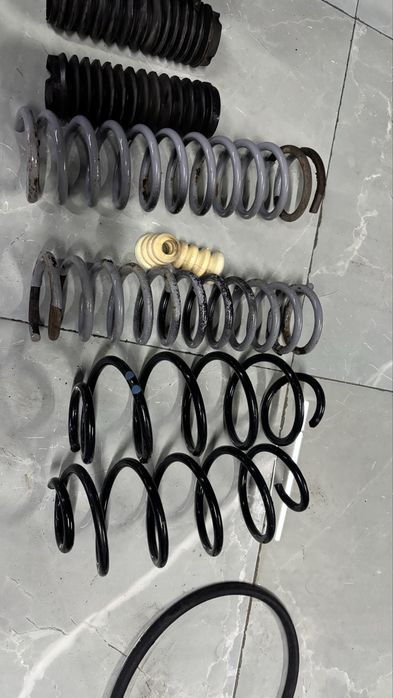 Продам пружины,стойки комплект приора
