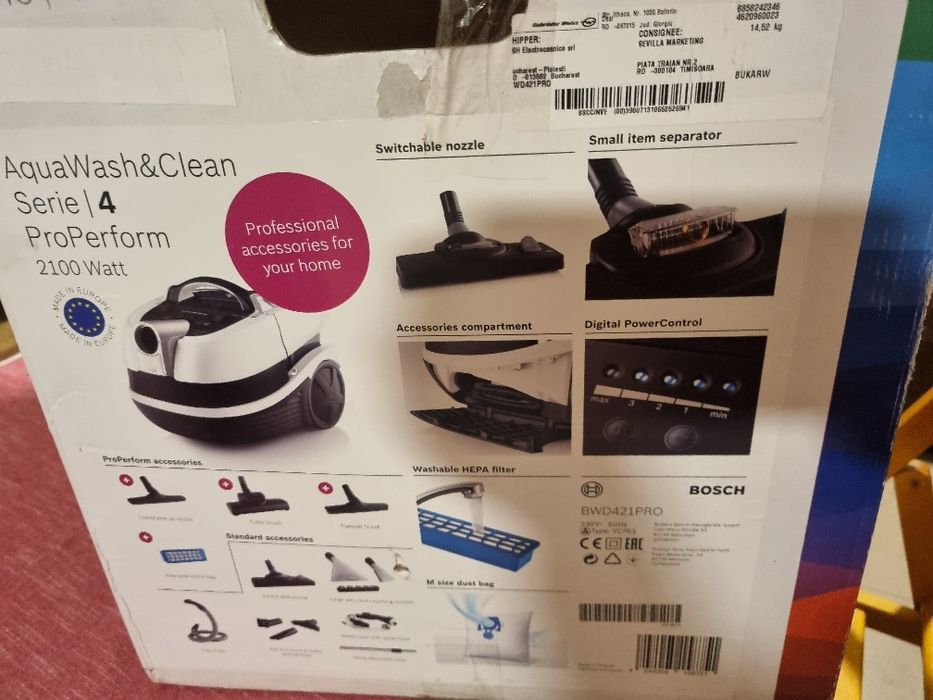 Vând aspirator.Boss.Desfacut dar neutilizat.Coloare alb .Spala si cu a