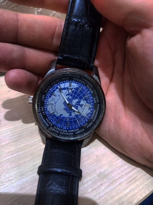 Продам часы мирового времени