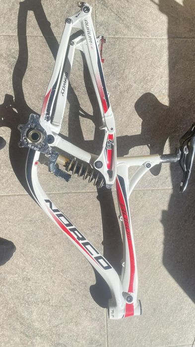 Vând cadru bicicleta cu shock