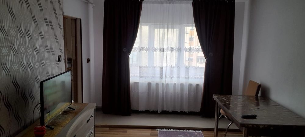 Inchiriez garsoniera