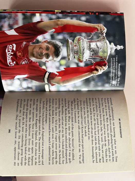 Книга Автобиография на Стивън Джерард на английски език