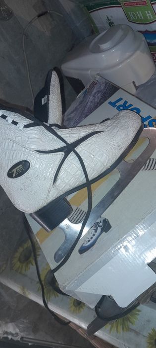 Коньки 37,38 размер