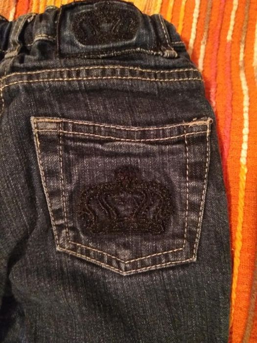 Продавам зимна официална рокличка и дънки от САЩ за 3 годишно момиченц