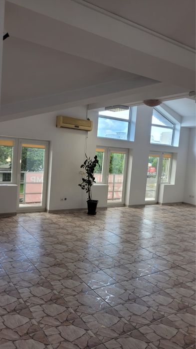 Inchiriez spatiu comercial Stradal open space 130mp sector 5 renovat !