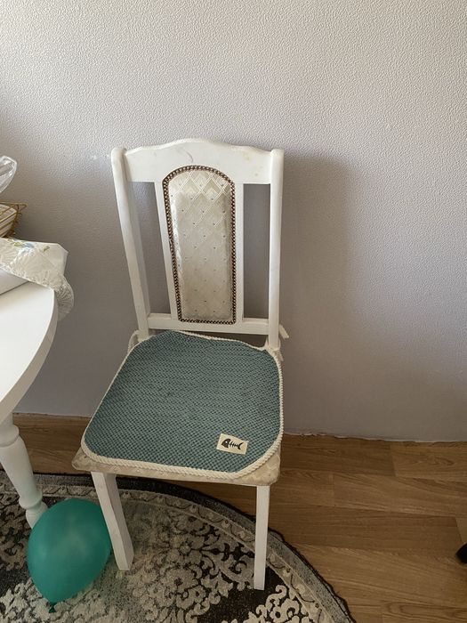 Продам стол большой кухонью