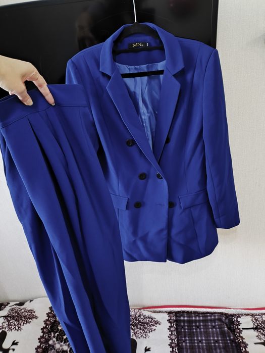 Срочно отдам даром женские вещи!