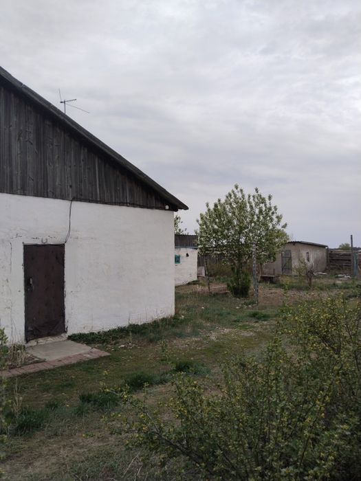 Продам дом  неподолеку от города