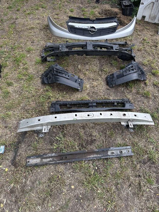 Очиларка/Предна маска/греди/Държачи броня Opel Vivaro Renault Trafik