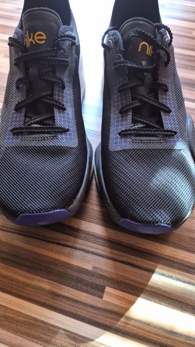 Маратонки NIKE 38