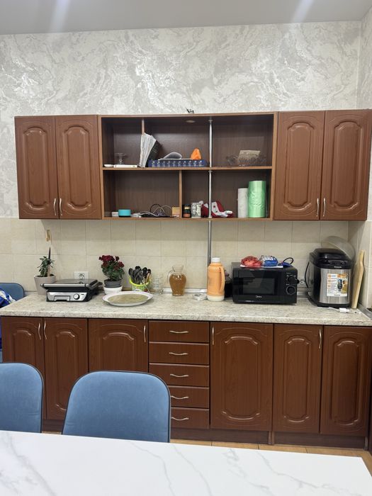 Кухоный в хорошем состоянии можем частями продать, также вместе