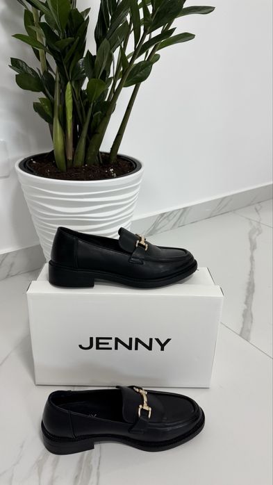 Mocasini Jenny cu accesoriu auriu