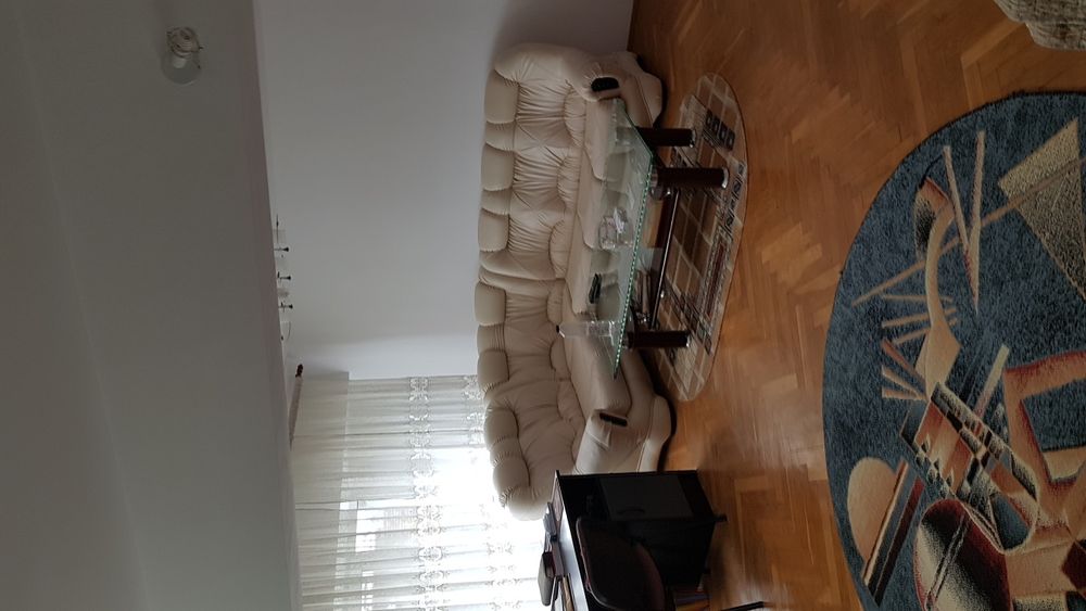 Apartament 4 camere -  semidecomandat  recompartimentat Zona Frumoasa