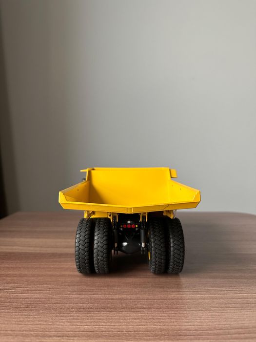 Сувенирная модель Komatsu HD785-7