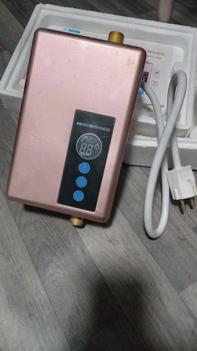 Водонагрявач проточен.