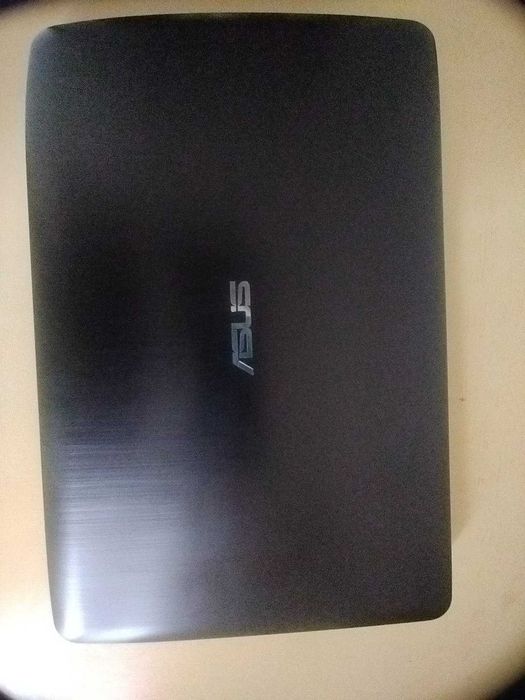 Asus noutbuk sotiladi