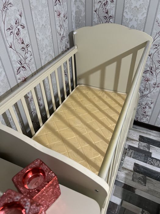 Продам детскую кровать б/у