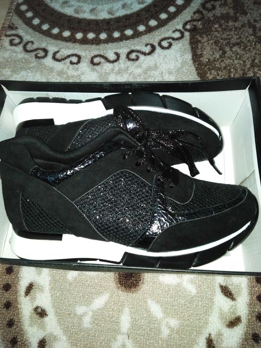 Дасмки обувки и маратонки