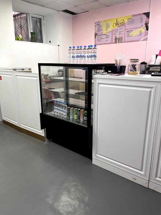 Барная стойка и рабочая зона для кофейни