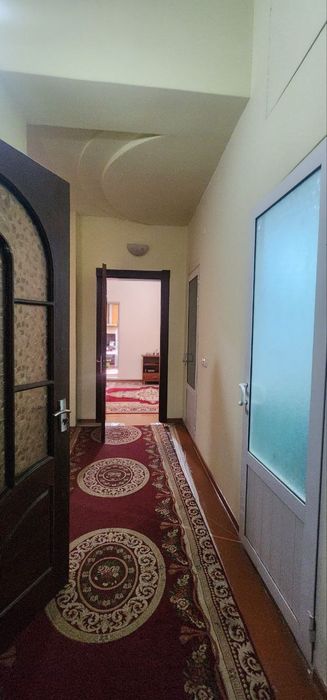 Охунбобоев 600м от Мечет 6.5сотка вдол дароги 6комнатная фасад 33м