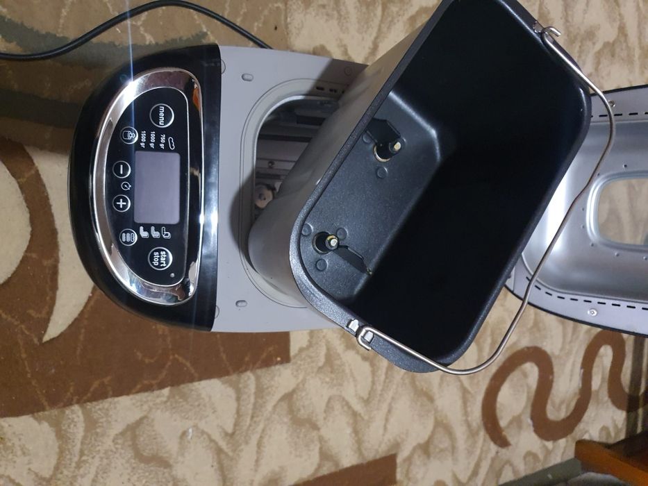 Mașină de pîine nouă