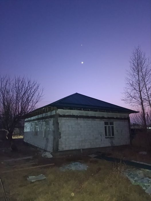 Вариантга  440 миллион сумга 4 соток  4 та хона  енги уй курилиб битво