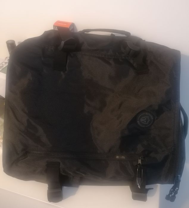 Vand rucsac nou, geanta de office, sala si munte