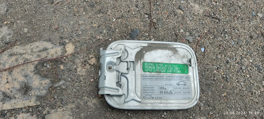 Продам лючок на гольф 3