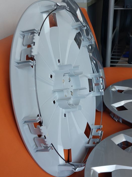 Тасове оригинални нови 16 цола ауди