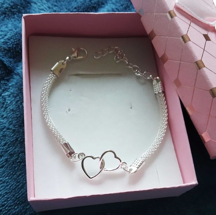 Елегантна,сребърна гривна в луксозна кутия за подарък. Различни модели