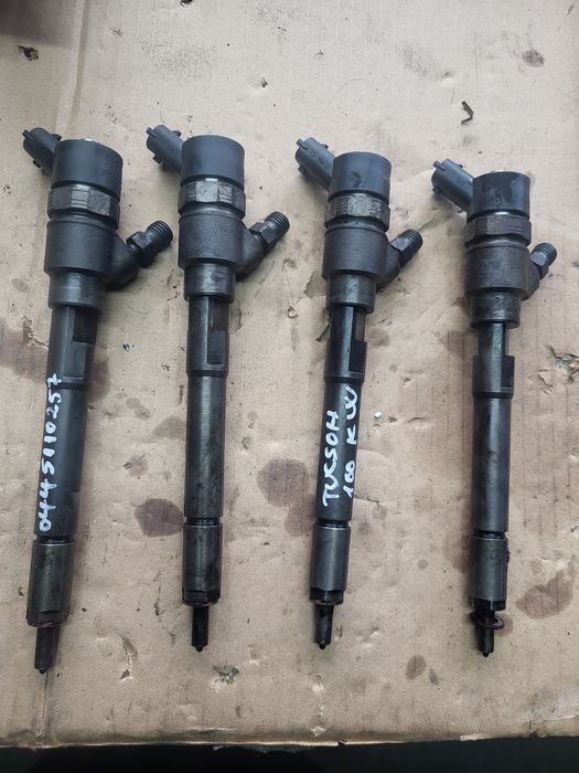 Injectoare hyundai tucson motor 2.0 an 2007 cod:0445110257