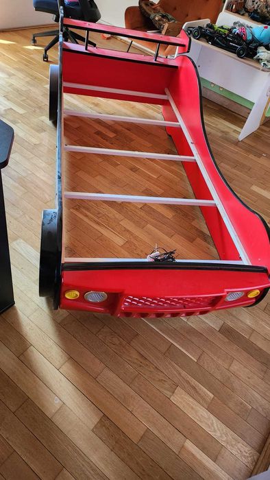 Vand  2 pat de copie cu forma machina cu saltea. Conditie farte buna aprope nefolosit. Zona pitesti