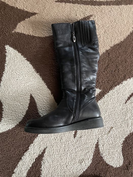 Продам женские сапоги