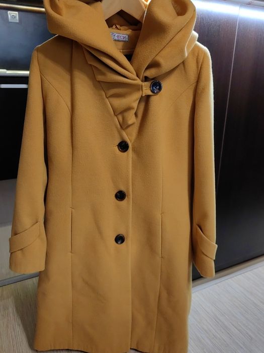 Дамско дълго манто