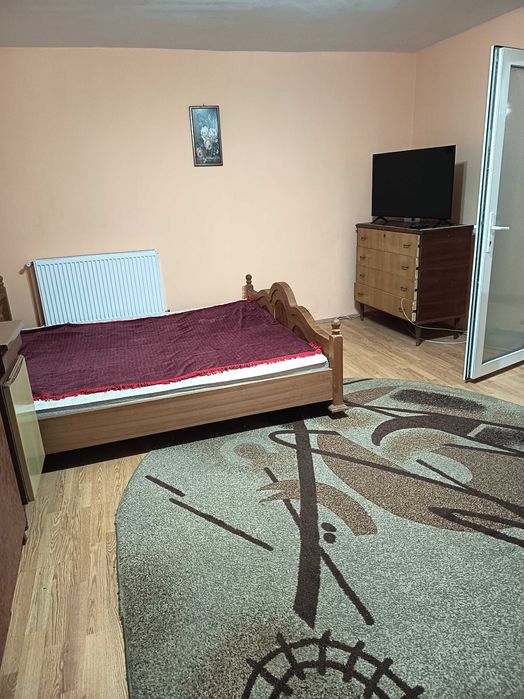 Garsoniera decomandata G.Enescu p/4 40 mp,1250 lei.