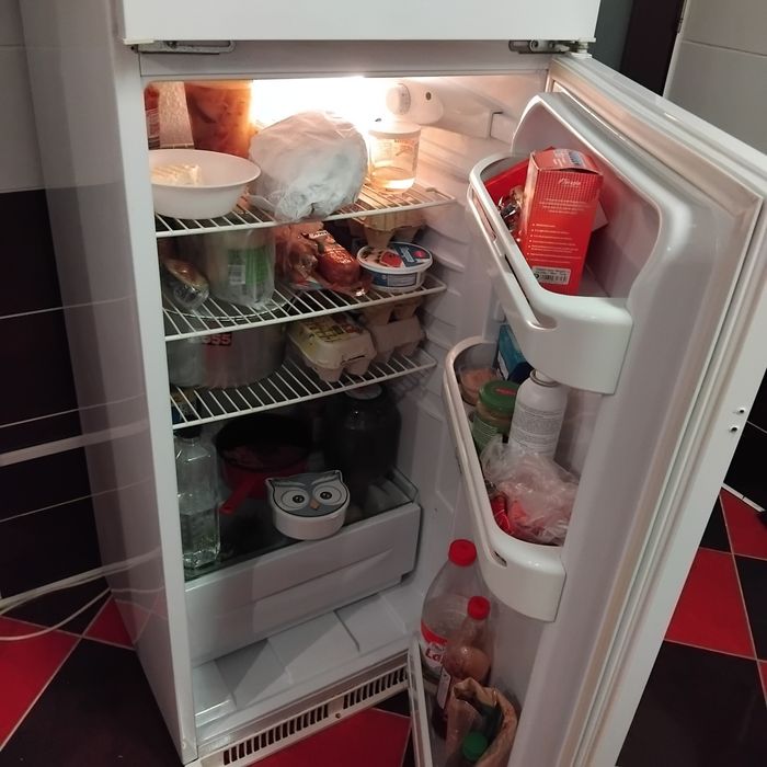 Frigider cu congelator 140cm indesit