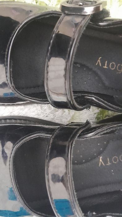 Qizlar tuflisi sotiladi 55000 sumdan. Продаётся туфли для девочек б/у