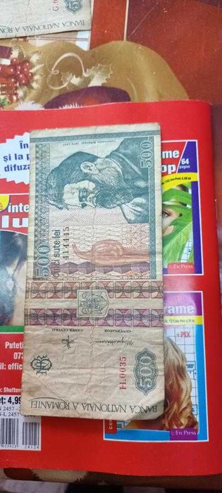 Vând bancnote vechi.