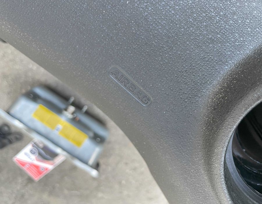 Ford Fiesta MK7 plansa de bord - set centuri de siguranta - kit airbag