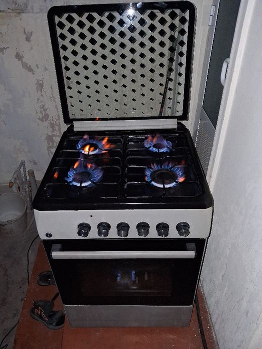 Срочно продаётся газ плита Беко