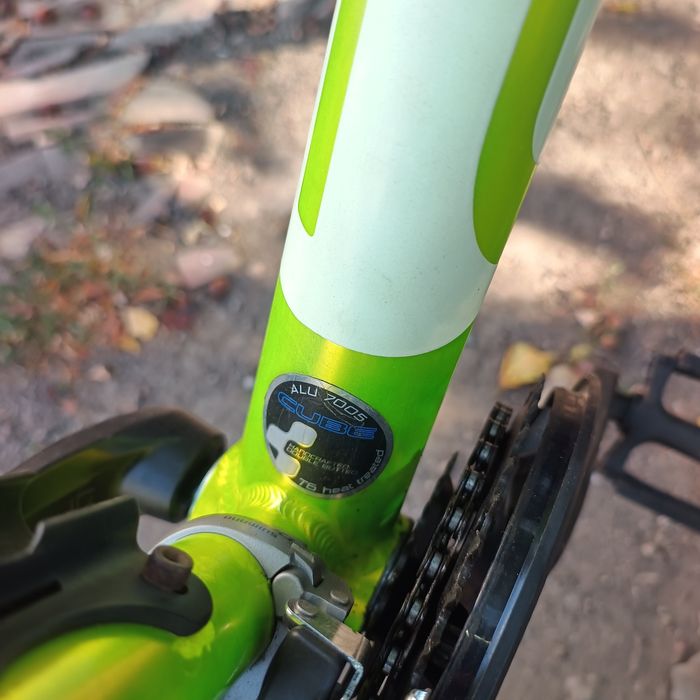Vând bicicleta cube pro.