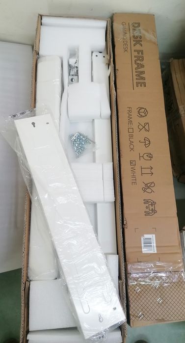 Основа,за геймърско бюро, регулируема дължина